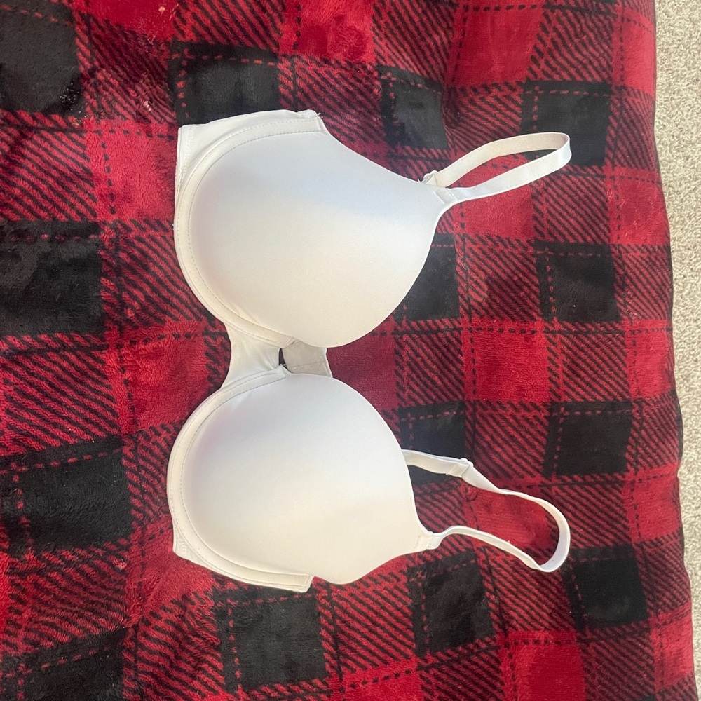 Everywhere t-shirt pink bra